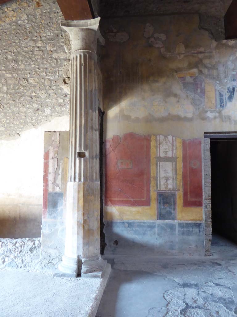I.10.4 Pompeii. September 2017. 
Room 8, west side of tablinum, on left, and south-west corner of atrium, on right.  
Foto Annette Haug, ERC Grant 681269 DCOR.
