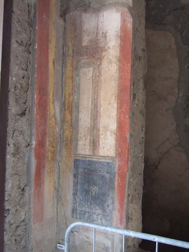 I.10.4 Pompeii. May 2006. Room 8, west wall of tablinum, at south end.