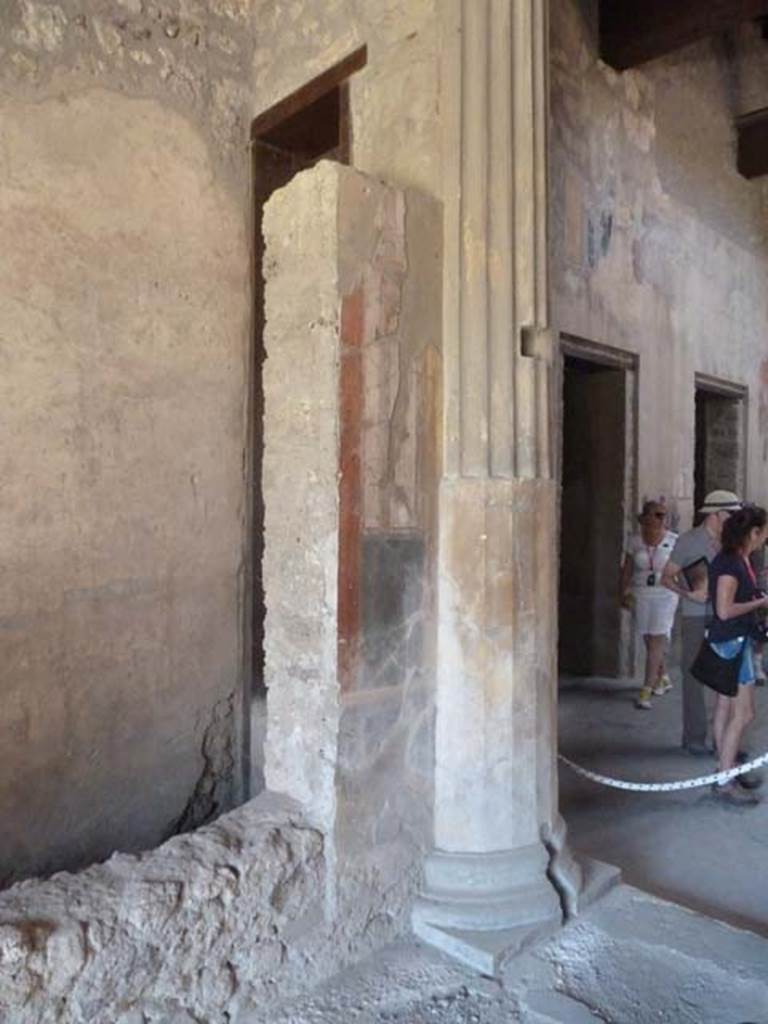 I.10.4 Pompeii. September 2015. Room 8, west wall of tablinum at north end.