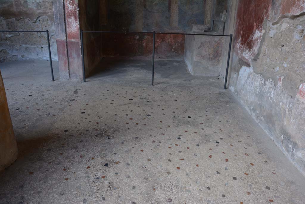 I.10.4 Pompeii. September 2019. Flooring in south-west corner of peristyle, looking south.
Foto Annette Haug, ERC Grant 681269 DCOR.
