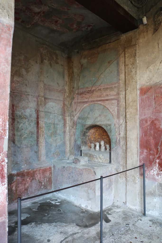 I.10.4 Pompeii. December 2018. Area 25, south-west corner of peristyle. 
Sacrarium with built in altar and apsed niche. Photo courtesy of Aude Durand.
