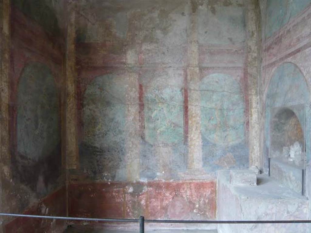 I.10.4 Pompeii. May 2012. Alcove 25, south wall with painted columns and pilasters opening onto a painted garden with trees and birds. Photo courtesy of Buzz Ferebee.
