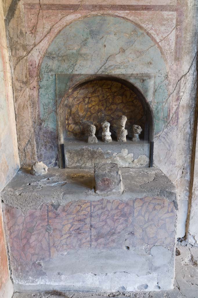 I.10.4 Pompeii. April 2022. 
Alcove 25, looking towards altar to household gods against west wall. Photo courtesy of Johannes Eber.
