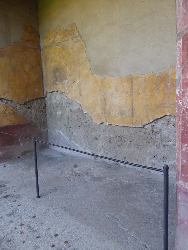 I.10.4 Pompeii. September 2018.  Alcove 23, looking south-east across flooring.
Foto Annette Haug, ERC Grant 681269 DÉCOR.

