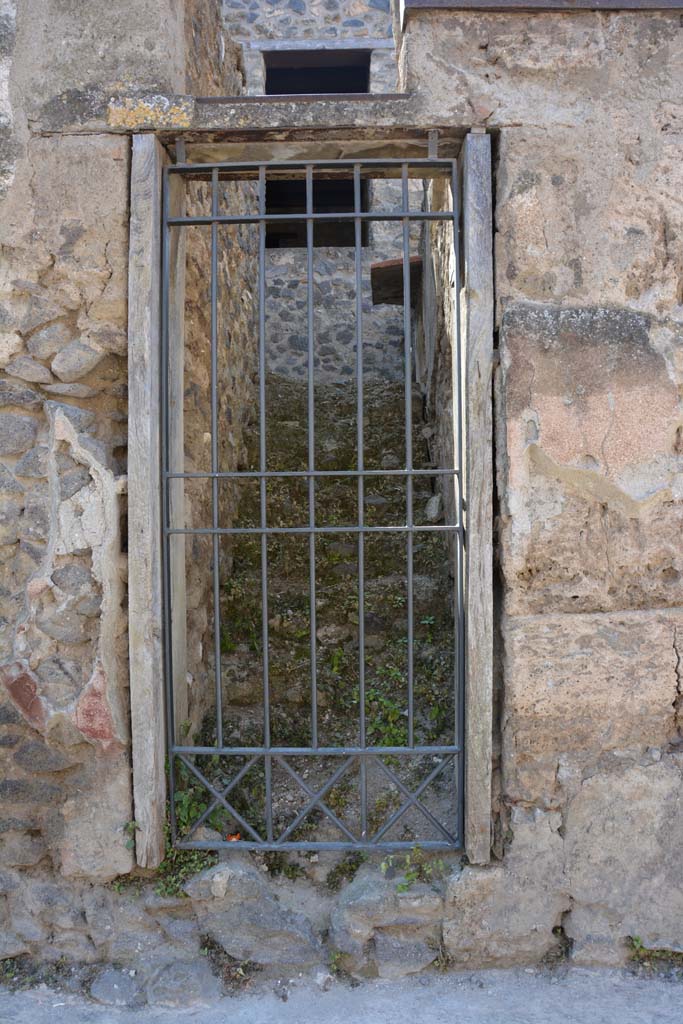 I.10.5 Pompeii. April 2017. Entrance to steps to upper floor. Photo courtesy Adrian Hielscher.