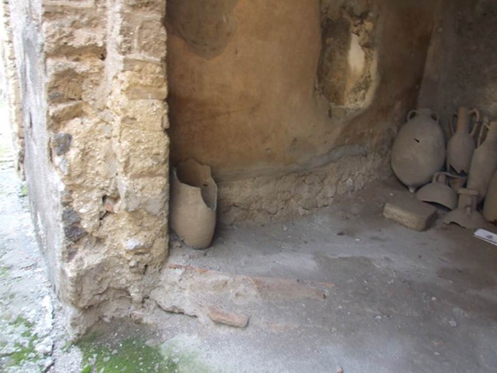 I.10.7 Pompeii.  December 2007.  Room 1. South wall.