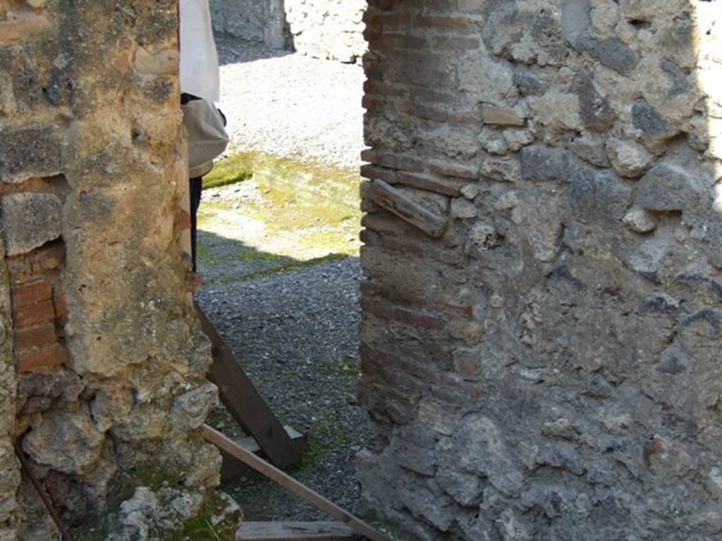 I.10.8 Pompeii.  March 2009.  Doorway of room 5, looking west to the atrium.