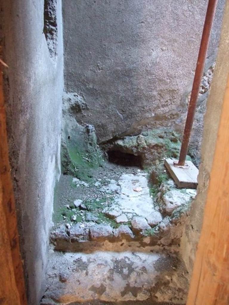 I.10.11 Pompeii.  March 2009.  Room 4.  Stairs to upper floor.