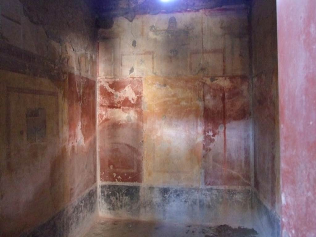 I.10.11 Pompeii.  March 2009.  Room 9.  Cubiculum.  West wall.