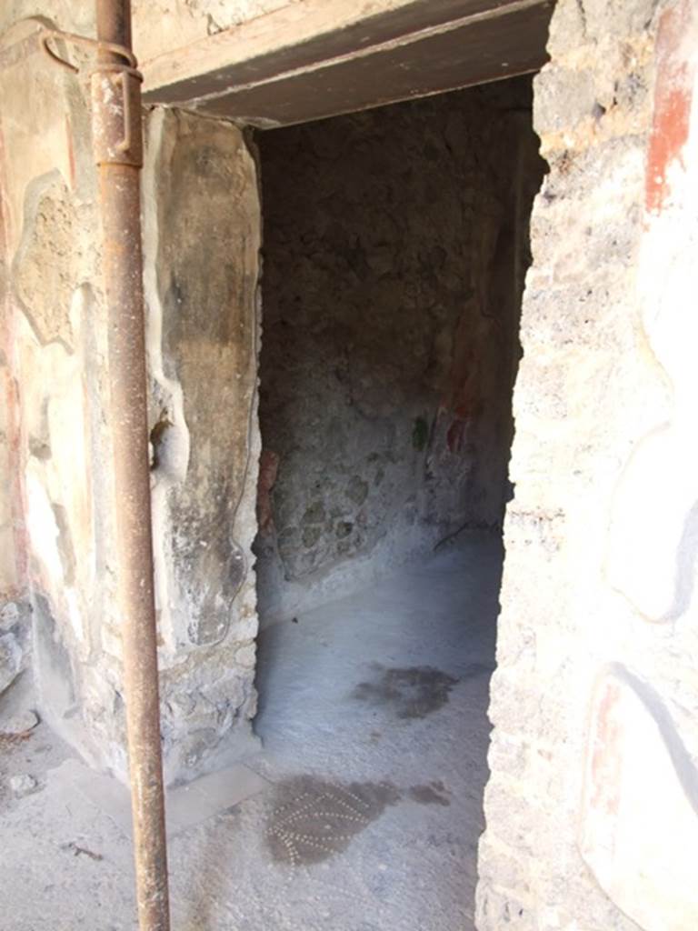 I.10.11 Pompeii. March 2009. Doorway to room 11, oecus in north-east corner of peristyle
