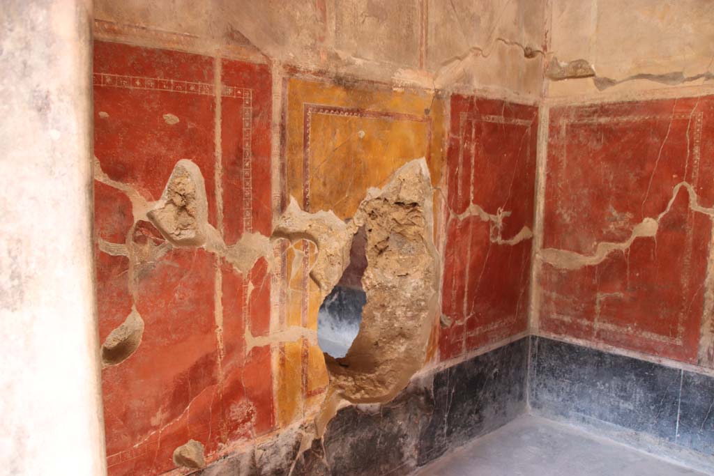 I.10.11 Pompeii. September 2021. Room 12, looking towards north wall of cubiculum. Photo courtesy of Klaus Heese.