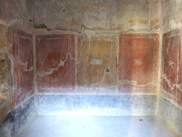 I.10.11 Pompeii.  March 2009.  Room 12.  Cubiculum.  East wall.