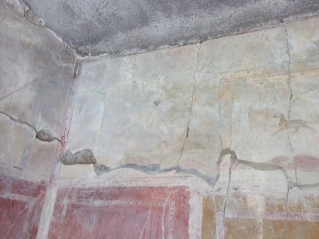 I.10.11 Pompeii.  March 2009.  Room 12.  Cubiculum.  East wall.  Upper part.  