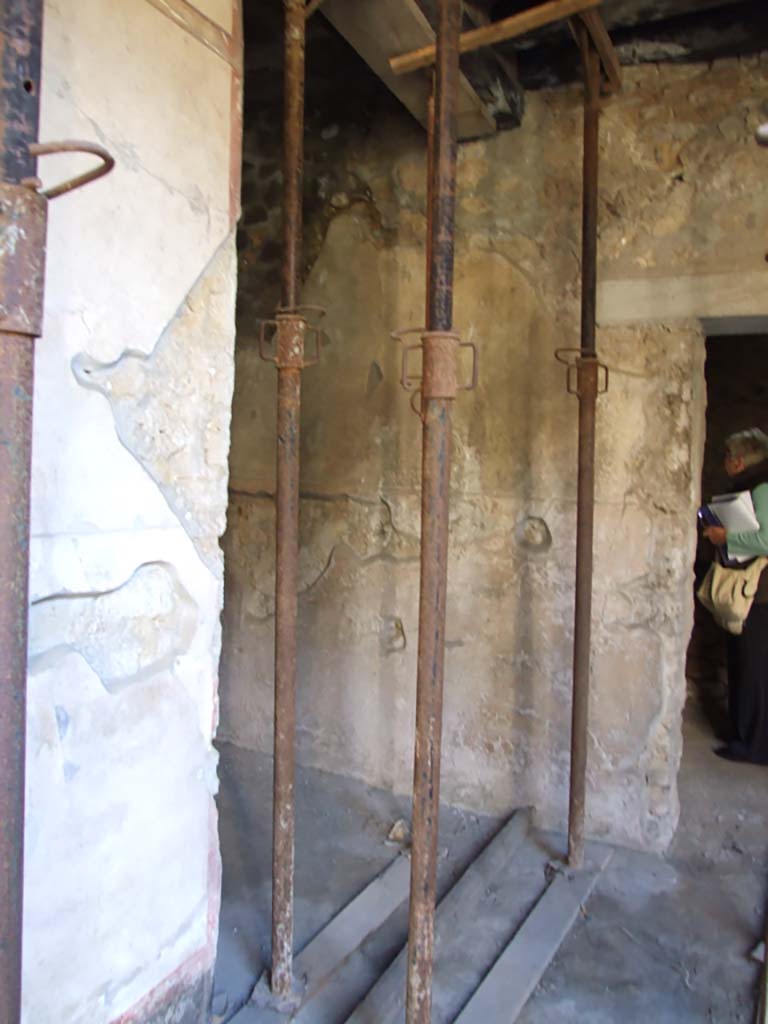 I.10.11 Pompeii. March 2009. Room 14, doorway of corridor leading to latrine.