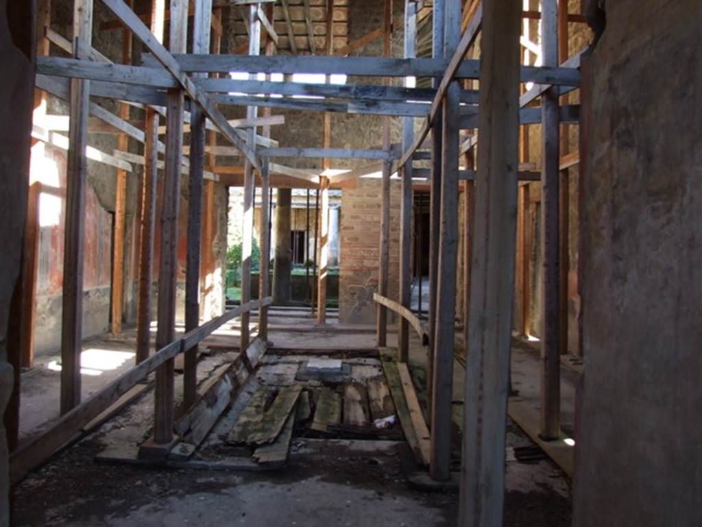 I.10.11 Pompeii.  March 2009.  Room 2.  Atrium.  Looking east.