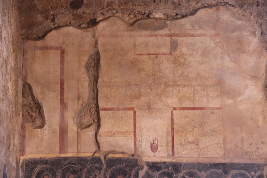I.10.11 Pompeii. October 2022. 
Room 2, detail of upper wall in south-west corner above doorway to room 3. Photo courtesy of Klaus Heese. 
