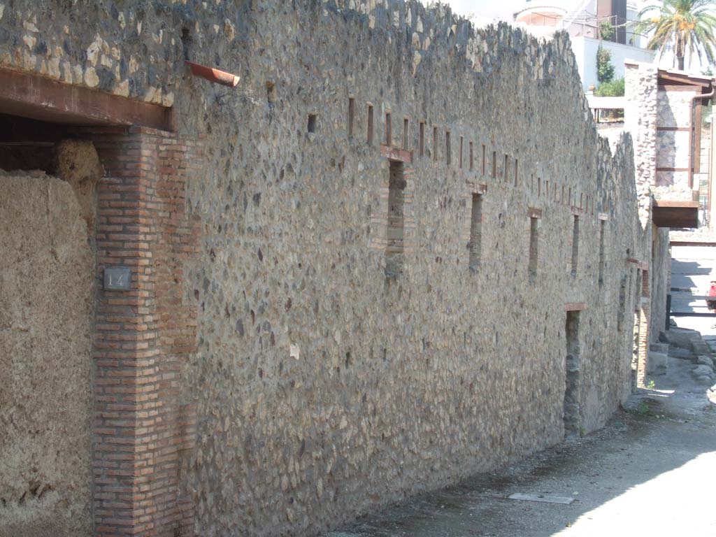 I.10.14 Pompeii. September 2005. Looking north from entrance on Vicolo di Paquius Proculus.