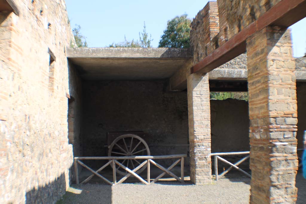 I.10.4 Pompeii. March 2014. Looking towards east side of stable, with two-wheeled cart, on left, and blocked doorway, on right.
Foto Annette Haug, ERC Grant 681269 DÉCOR.
