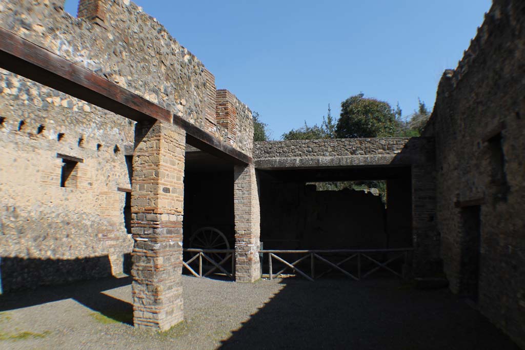 I.10.4 Pompeii. March 2014. Looking north-east across stable.  
Foto Annette Haug, ERC Grant 681269 DÉCOR.

