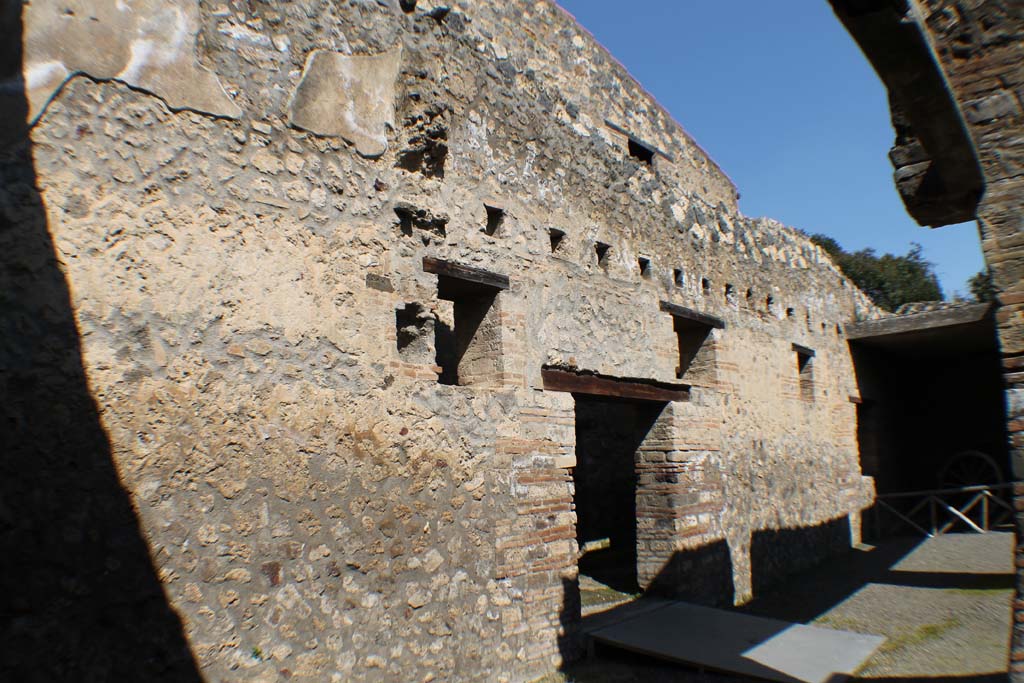 I.10.4 Pompeii. March 2014. Looking east along north wall of stables.  
Foto Annette Haug, ERC Grant 681269 DÉCOR.
