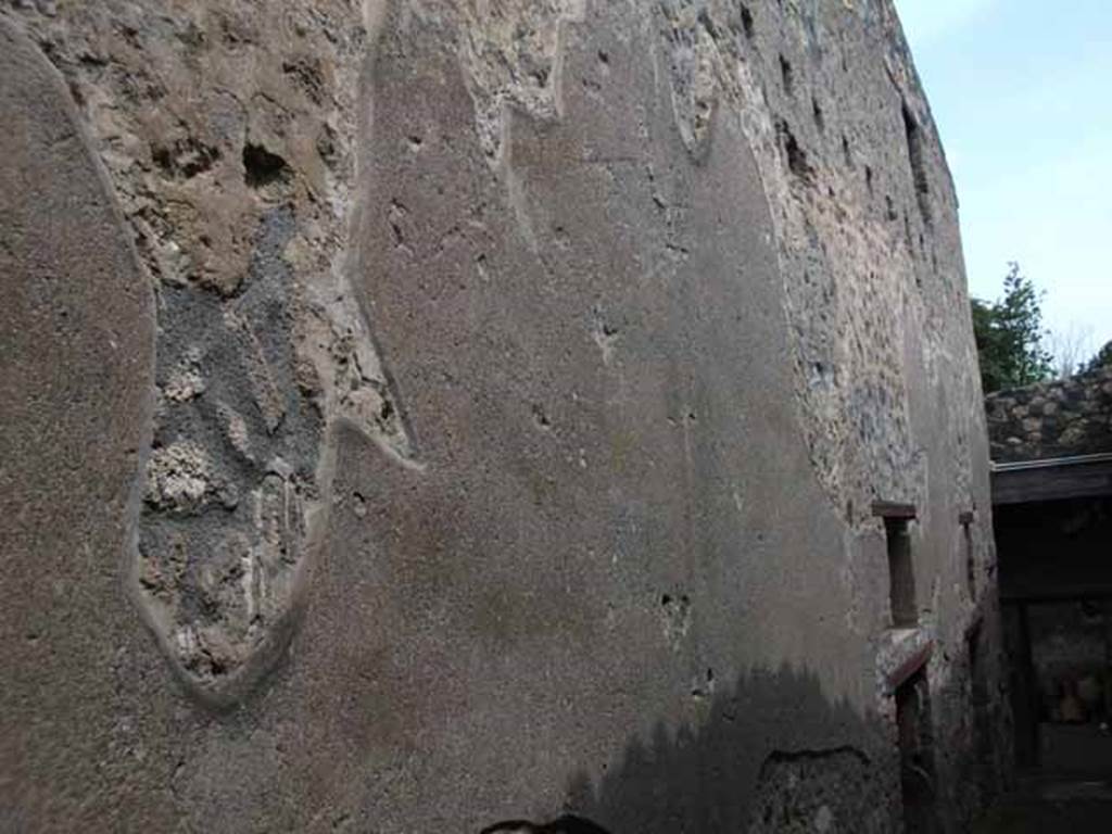 I.10.15 Pompeii. May 2010. North wall of corridor. Looking east.