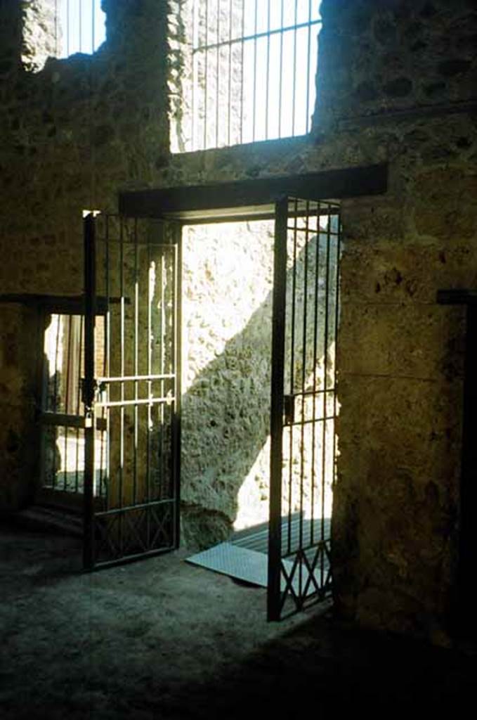 I.10.16 Pompeii. June 2010. Entrance from interior. Photo courtesy of Rick Bauer.