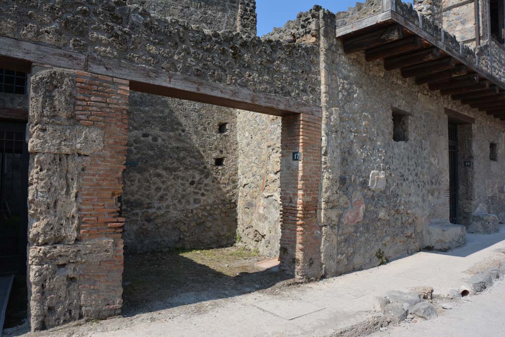 I.10.17 Pompeii. April 2017. Looking towards entrance.  Photo courtesy Adrian Hielscher.