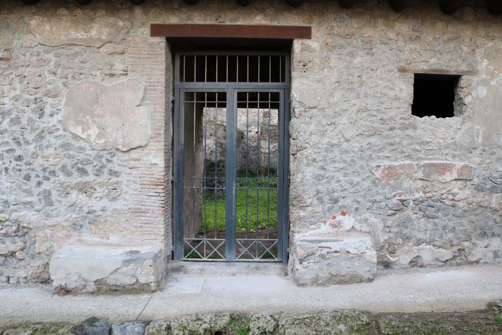 I.10.18 Pompeii. December 2018. Looking west towards entrance doorway. Photo courtesy of Aude Durand.