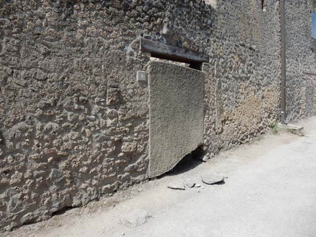 I.11.9 Pompeii. May 2015. Rear entrance of I.11.15. Photo courtesy of Buzz Ferebee.
