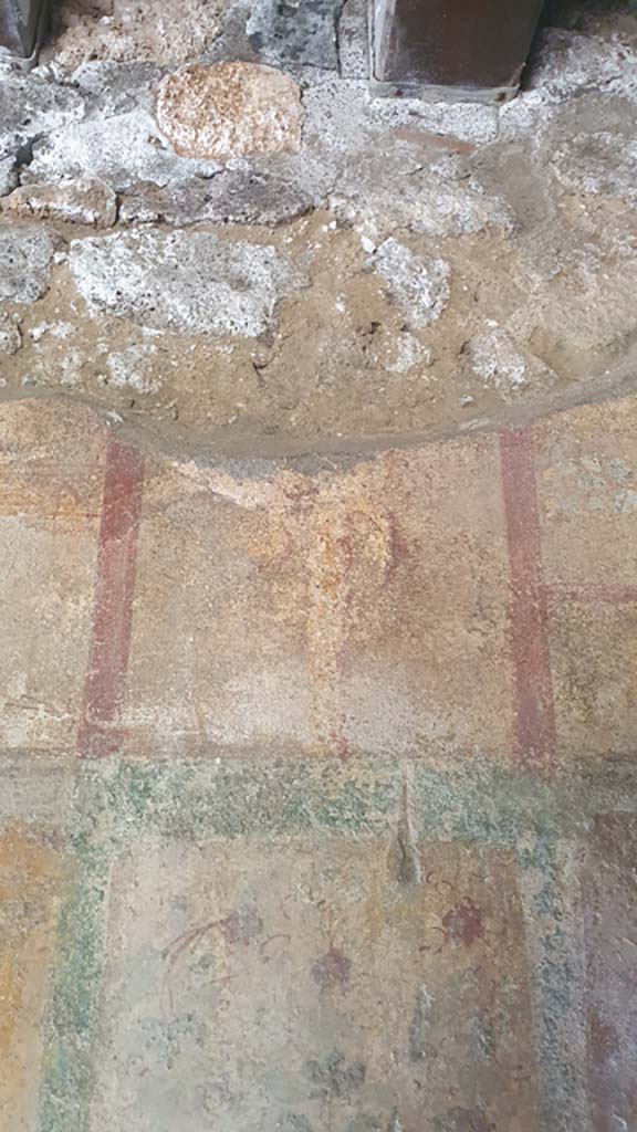 I.11.10 Pompeii. July 2021.
Detail of painted decoration from upper west wall at north end.
Foto Annette Haug, ERC Grant 681269 DÉCOR.