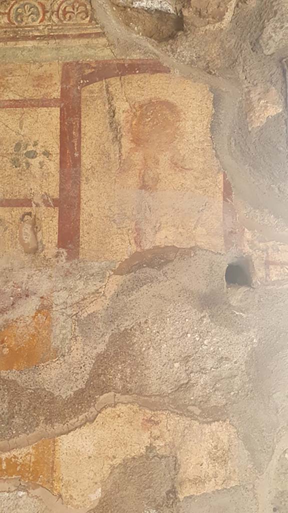 I.11.10 Pompeii. July 2021. Detail from upper painted candelabra on upper east wall.
Foto Annette Haug, ERC Grant 681269 DÉCOR.