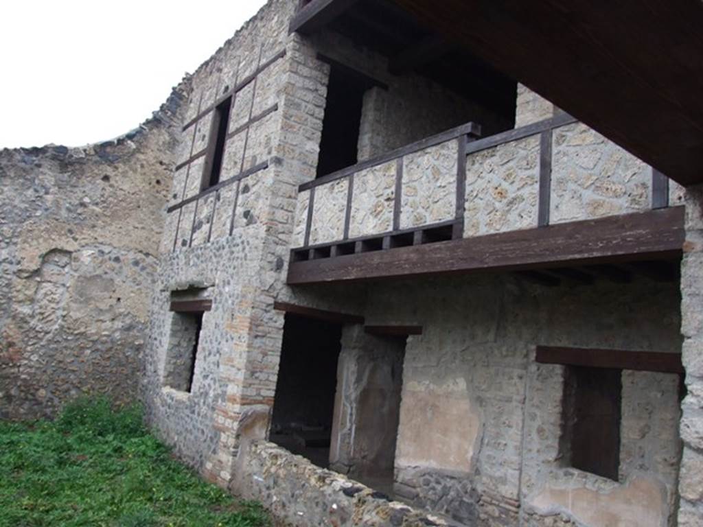 I.11.15 Pompeii.  December 2007.  Room 10.  Garden area looking at the east side showing upper and lower floors.
