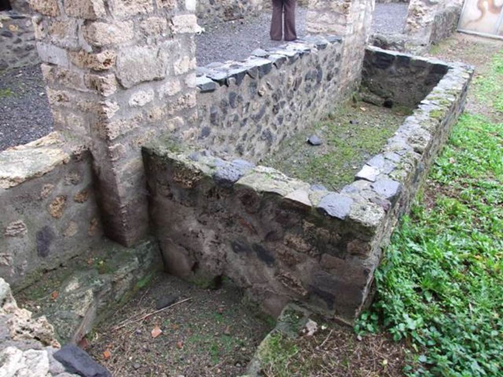 I.11.15 Pompeii.  December 2007.  Room 10.  Tank or trough in garden area.