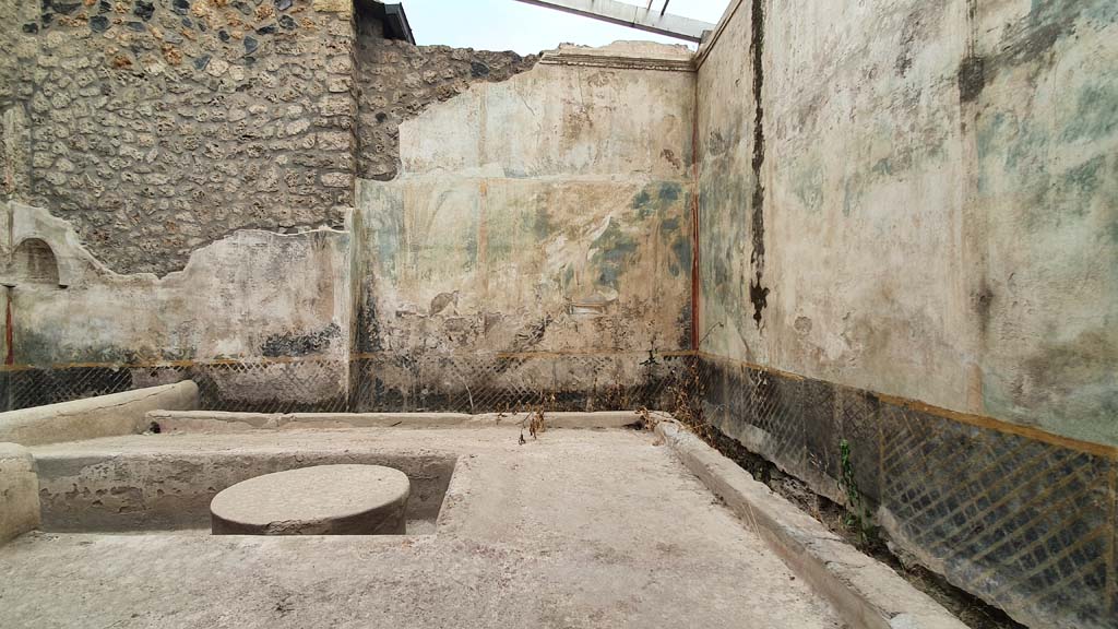 I.11.16 Pompeii. July 2021. Room 6, looking north along east wall towards north wall and north-east corner. 
Foto Annette Haug, ERC Grant 681269 DÉCOR.

