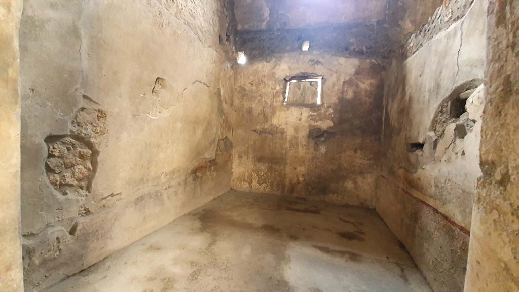 I.11.16 Pompeii. July 2021. Room 5, looking towards south wall, on left.
Foto Annette Haug, ERC Grant 681269 DÉCOR.
