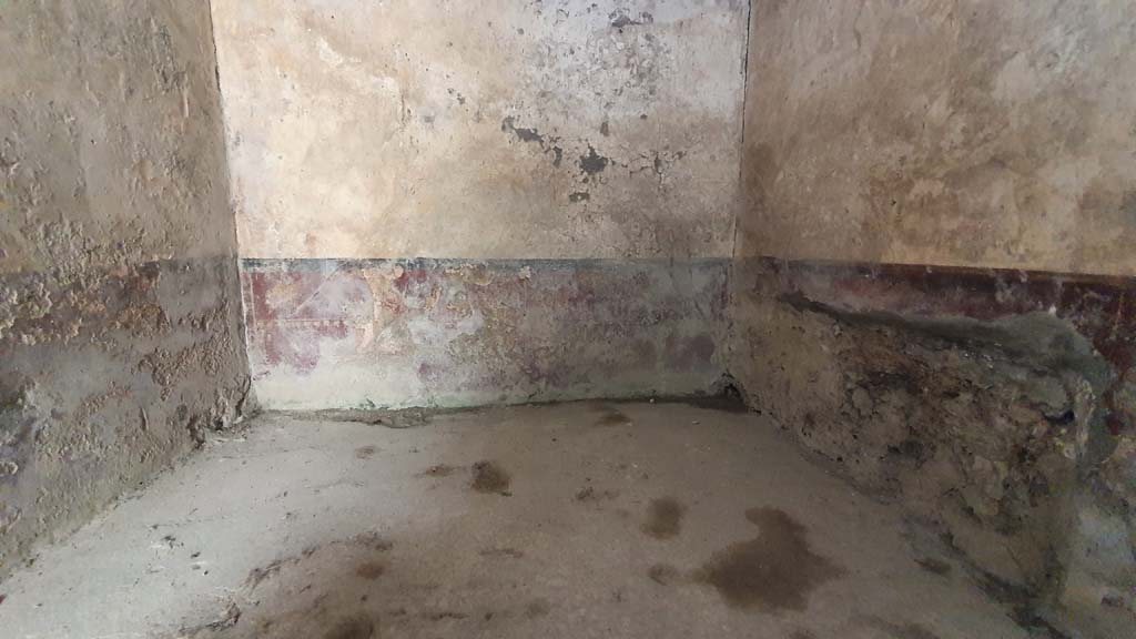 I.11.16 Pompeii. July 2021. Room 4, looking towards zoccolo on lower west wall, in centre. 
Foto Annette Haug, ERC Grant 681269 DÉCOR.
