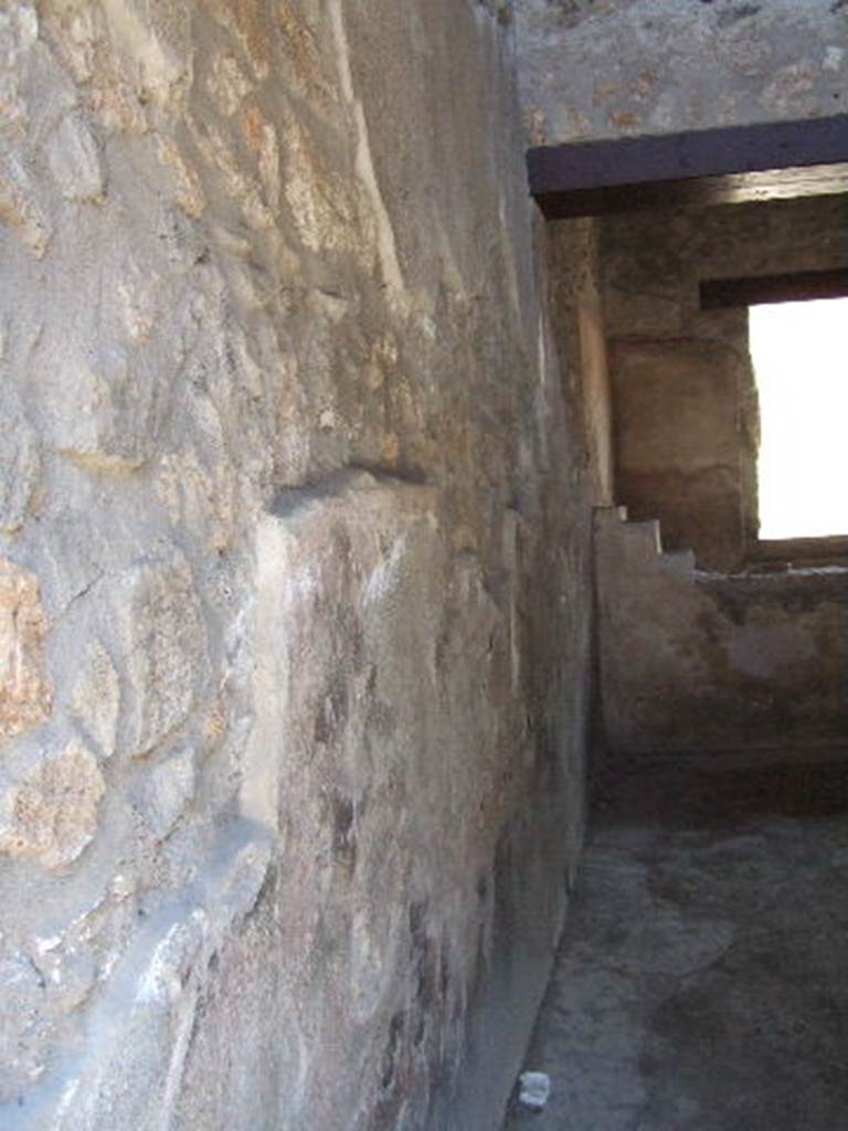 I.11.16 Pompeii. September 2005. North wall of entrance fauces.