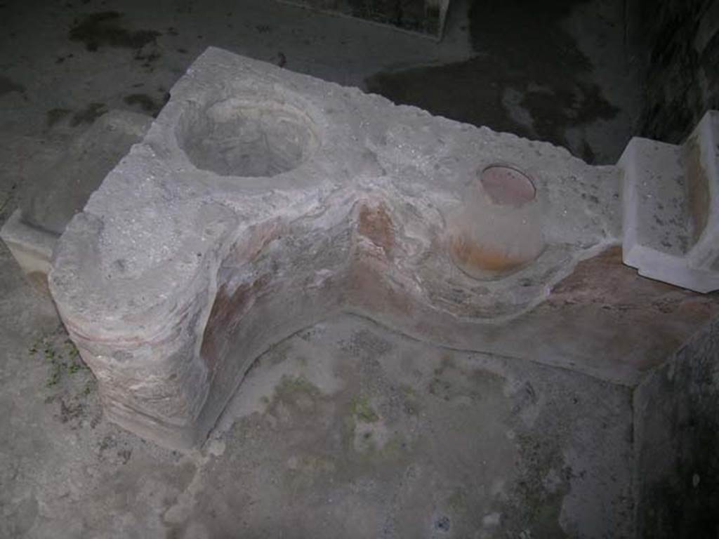 I.11.16 Pompeii. April 2004. Looking west towards top of counter. Photo courtesy of Nicolas Monteix.