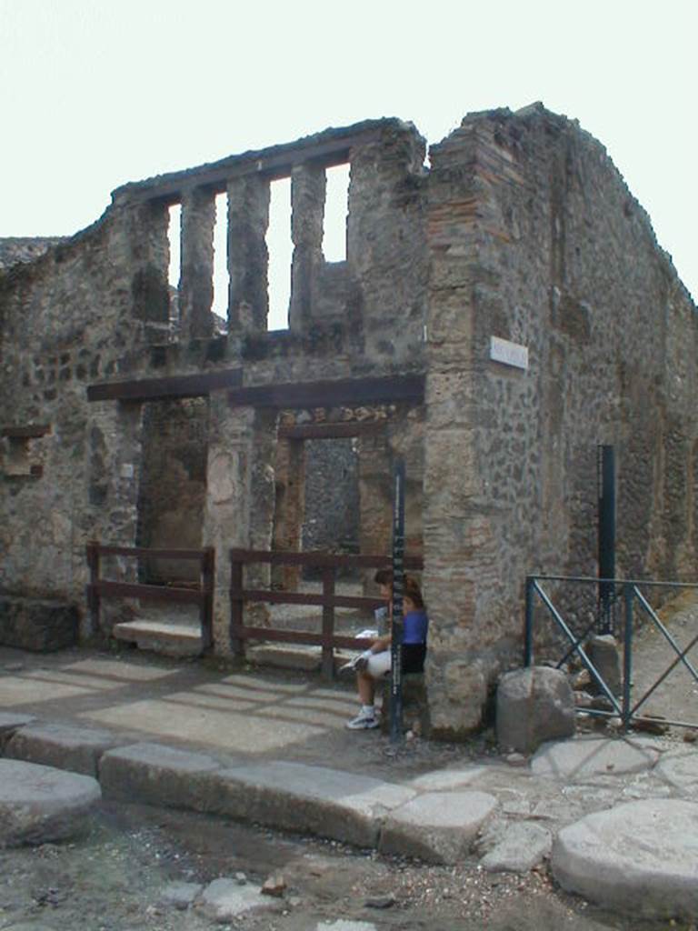 I.12.2 and I.12.1 Pompeii.  December 2006. Entrances.