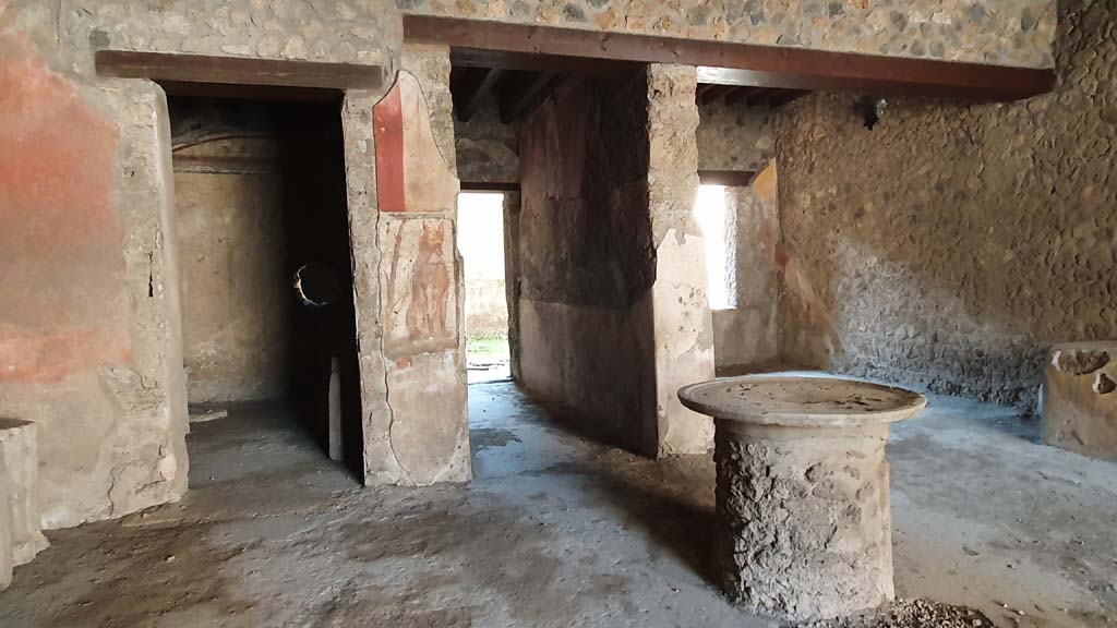 I.12.3 Pompeii. July 2021. Room 1, looking south towards doorways to rear rooms.
Foto Annette Haug, ERC Grant 681269 DÉCOR