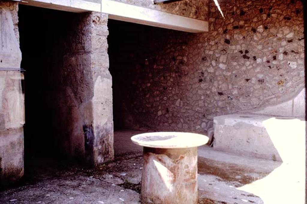 I.12.3 Pompeii. 1964. Room 1, looking south-west in courtyard. Photo by Stanley A. Jashemski.
Source: The Wilhelmina and Stanley A. Jashemski archive in the University of Maryland Library, Special Collections (See collection page) and made available under the Creative Commons Attribution-Non Commercial License v.4. See Licence and use details.
J64f1563