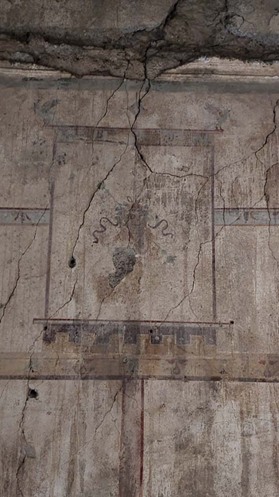 I.12.3 Pompeii. July 2021. Room 2, detail from upper west wall at north end.
Foto Annette Haug, ERC Grant 681269 DÉCOR