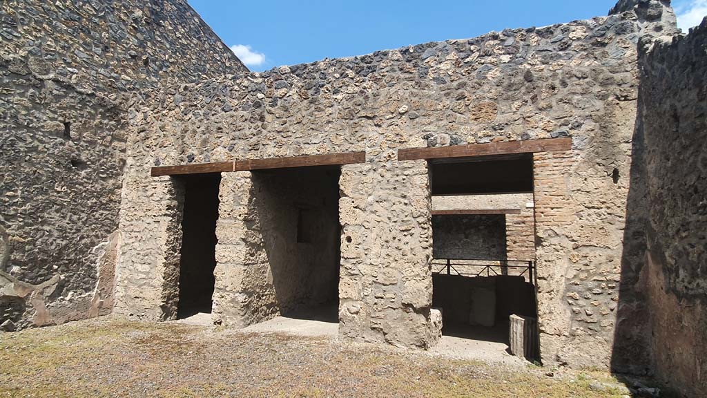 I.12.5 Pompeii. July 2021. Looking towards north wall of atrium, with doorway into cubiculum, on left.
Foto Annette Haug, ERC Grant 681269 DÉCOR.
