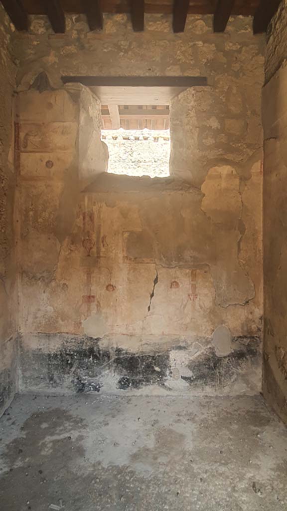 I.12.5 Pompeii. July 2021. North wall of cubiculum, on west side of bar-room.
Foto Annette Haug, ERC Grant 681269 DÉCOR.

