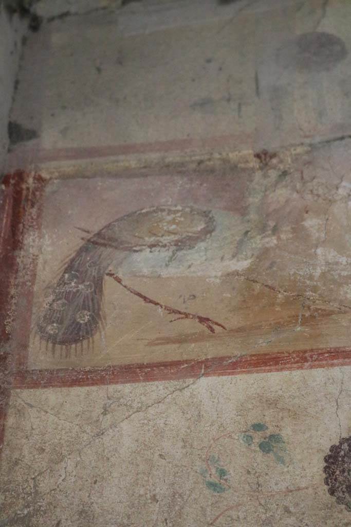I.12.5 Pompeii. December 2018. Detail of peacock. Photo courtesy of Aude Durand.