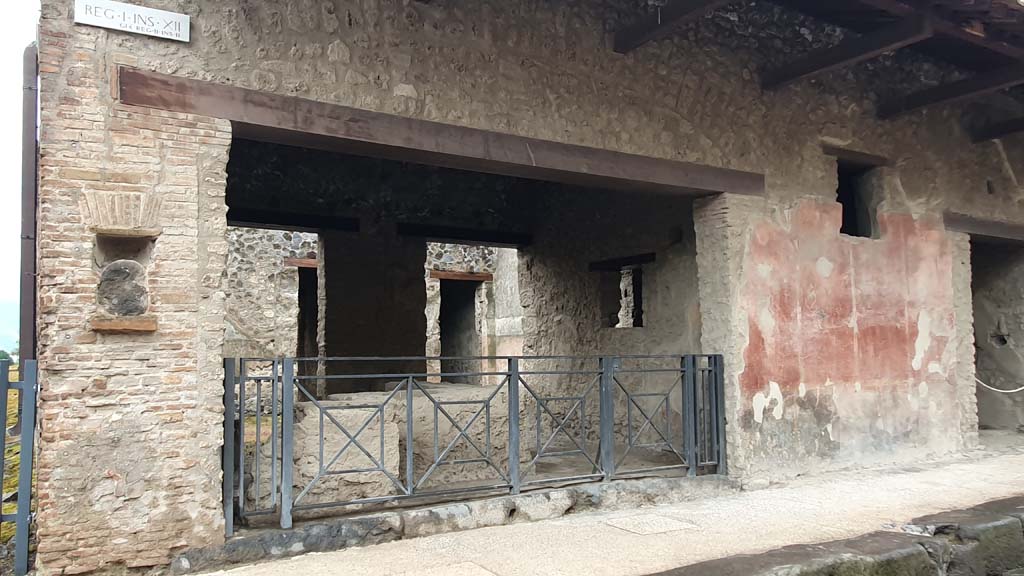 I.12.5 Pompeii. July 2021. Looking south-west towards entrance, and through to rear. 
Foto Annette Haug, ERC Grant 681269 DÉCOR.
