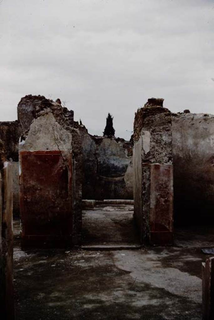 I.12.16 Pompeii. 1961. Doorway to room 4, corridor leading to garden area at rear. Photo by Stanley A. Jashemski.
Source: The Wilhelmina and Stanley A. Jashemski archive in the University of Maryland Library, Special Collections (See collection page) and made available under the Creative Commons Attribution-Non Commercial License v.4. See Licence and use details.
J61f0268