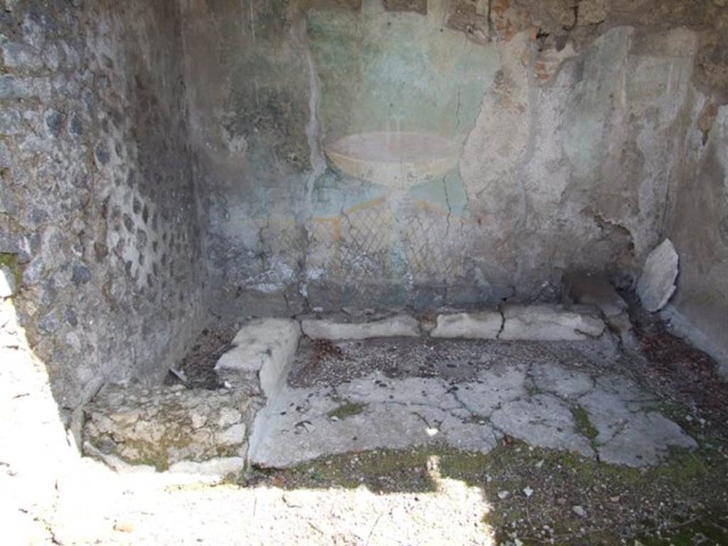 I.12.16 Pompeii. March 2009. Room 4. East wall with garden painting, behind the small L-shaped planting bed, with raised edging.