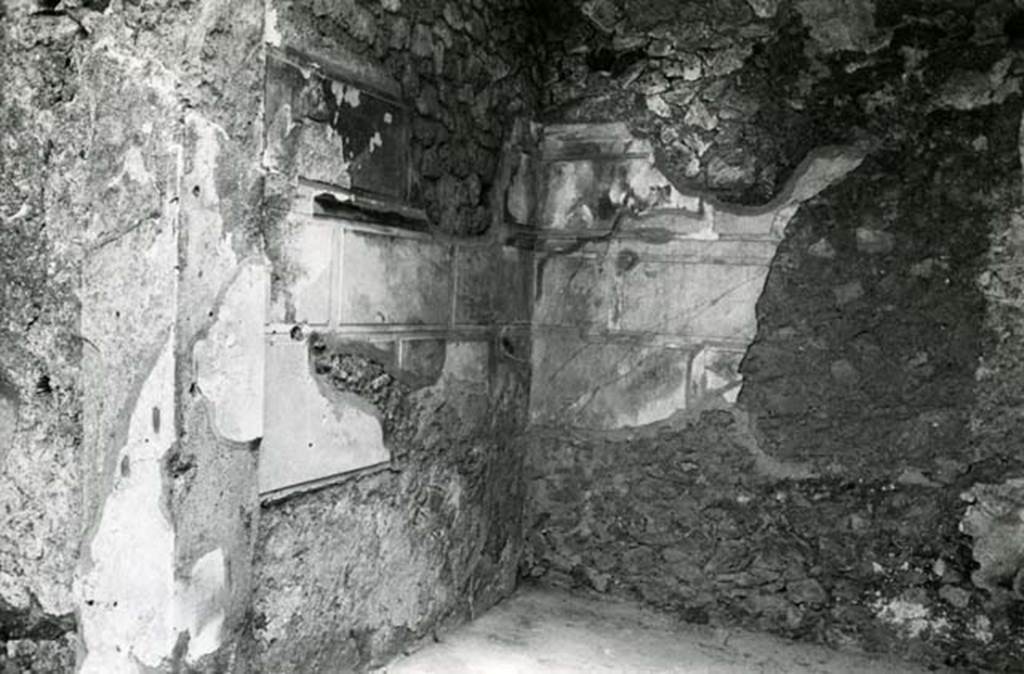 I.13.2 Pompeii. 1974. Domus of Sutoria Primigenia, left ala, NE corner.  Photo courtesy of Anne Laidlaw.
American Academy in Rome, Photographic Archive. Laidlaw collection _P_74_1_14.
