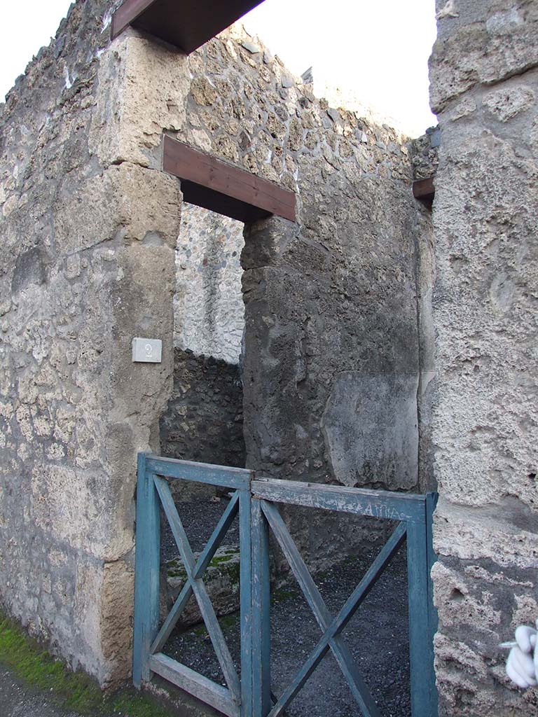 I.13.2 Pompeii. December 2007. Entrance and east wall of fauces.  